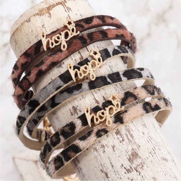 New with Tags Gray Animal Print "Hope" Bracelet - Picture 5 of 6